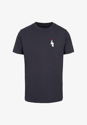 Tengerészkék pamut póló, fehér kézmozdulattal és egy kis piros szív grafikával a bal mellrészen. Rövid ujjú, kerek nyakú.