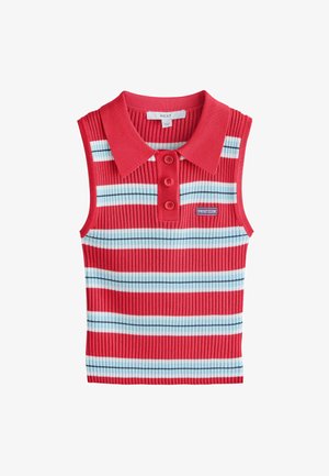 Červené pletené polo tričko bez rukávov s rebrovanou štruktúrou, vodorovnými bielymi a modrými pruhmi, tromi červenými gombíkmi a malou obdĺžnikovou nášivkou s logom na hrudi.