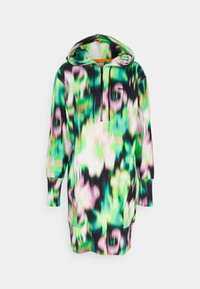 Vestito con cappuccio in vivace design tie-dye verde, nero e rosa. Presenta una tasca frontale, cappuccio con coulisse e maniche lunghe.