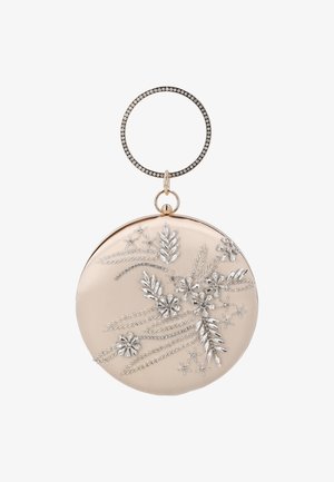 Ronde beige clutch met zilveren bloemenkralenborduursel en een ronde polsband bezet met heldere kristallen.