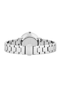 Reloj de acero inoxidable plateado con una caja redonda suave, pulsera de eslabones y cierre de broche, que presenta un diseño minimalista y texturizado.