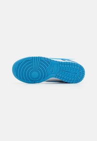 Nike Sportswear DUNK TWIST - Sportcipő - photon dust/university blue/white