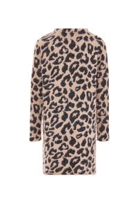Haljina s printom leoparda, koja ima mekanu, pahuljastu teksturu, dužinu do koljena, duge rukave i bež pozadinu s crnim mrljama.