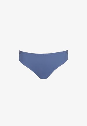 Blauwe damesbikini-slip met golvende kanten rand langs de tailleband op een witte achtergrond.