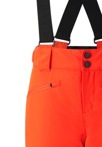 Helle orange wasserdichte Hose mit verstellbaren schwarzen Trägern, zwei Knöpfen an der Taille und einer Reißverschlusstasche an der Seite.
