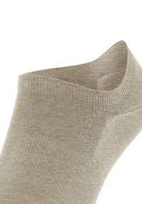 Beige Sock mit einer glatten Textur, geripptem Bund und einem niedrigen Schnitt. Hergestellt aus einem weichen Stoff, mit verstärkten Zehen- und Fersenbereichen.