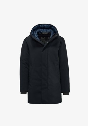 Parka nera isolata con cappuccio, dotata di un rivestimento trapuntato blu, tasche frontali e maniche lunghe con polsini a maglia.
