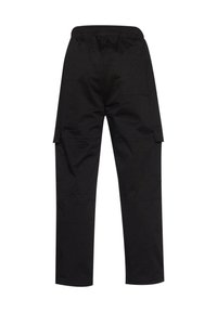 Pantalons cargo noirs avec une taille élastique, des poches latérales et une texture lisse. Présente un design à jambe droite et des coutures renforcées.