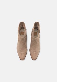 Dolce Vita SILMA - Cowboy/biker ankle boot - truffle