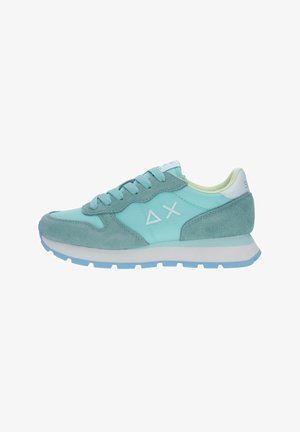 Baskets bleu aqua avec un dessus en suede et synthétique, featuring des accents vert clair contrastants et une semelle blanche avec une semelle extérieure bleu clair.
