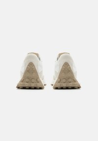New Balance WS327 beżowy