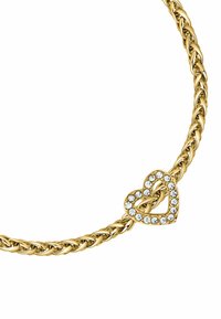 Bracciale intrecciato in oro con un fermaglio a forma di cuore adornato da cristalli trasparenti lungo i bordi, che mette in risalto un design intricato e una superficie liscia.