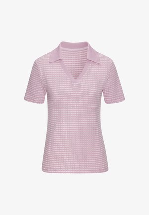 Polo en rose clair, avec un motif texturé, des manches courtes et un col en V avec un col contrastant en finition lisse.