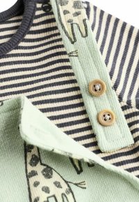 Next SET - REGULAR FIT - Body - sage green giraffe