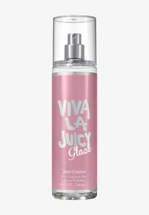 Flacon pulvérisateur en plastique transparent avec une étiquette rose indiquant "Viva La Juicy Glacé" et "Juicy Couture brume parfumée fine 236 mL"