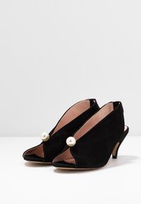 L37 Páskové sandály  - black