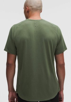lululemon, LICENSE TO TRAIN SHORT-SLEEVE - T-Shirt sport - sassy sage