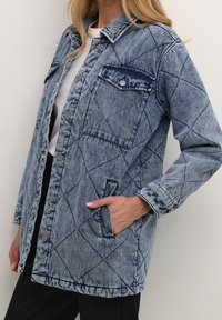 Kaffe Abrigo corto - light-blue denim