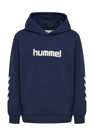 Mørkeblå hættetrøje med hvidt "hummel"-logo på brystet og hvide chevron-striber på ærmerne, med forlommekangaroo.
