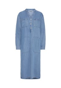 Robe en denim, bleu clair, manches longues, fermeture à boutons, col en V, deux poches avant, design décontracté, texture lisse, longueur jusqu'au genou.