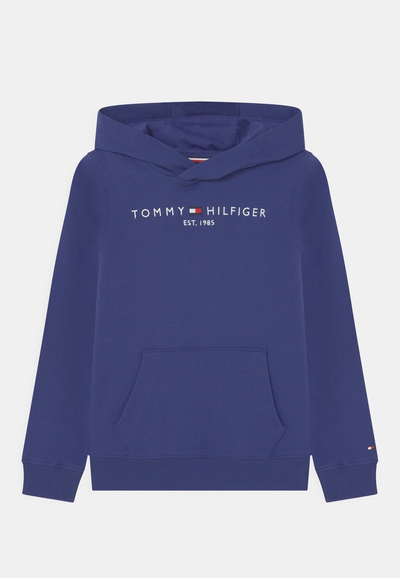 Sweat à capuche bleu marine avec cordon, poche avant, et "TOMMY HILFIGER EST. 1985" brodé. Poignets et ourlet côtelés. Texture douce.
