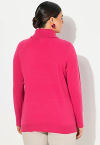 Ulla Popken ROLLKRAGEN BÜNDCHEN - Pullover - red pink