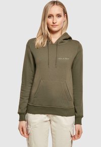 Olijfgroene hoodie, katoenmix, kangoeroezak, trekkoordcapuchon, ribgebreide manchetten en hem, subtiele logo-detail op de borst.