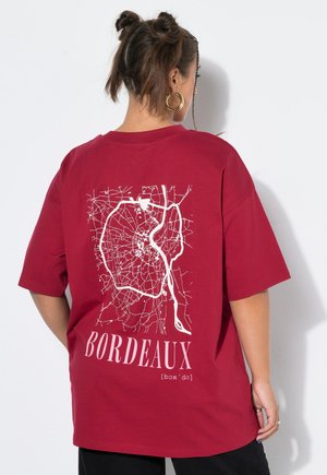 Studio Untold T-SHIRT, OVERSIZE SHAPE, RÜCKENPRINT - T-shirt print - dark red