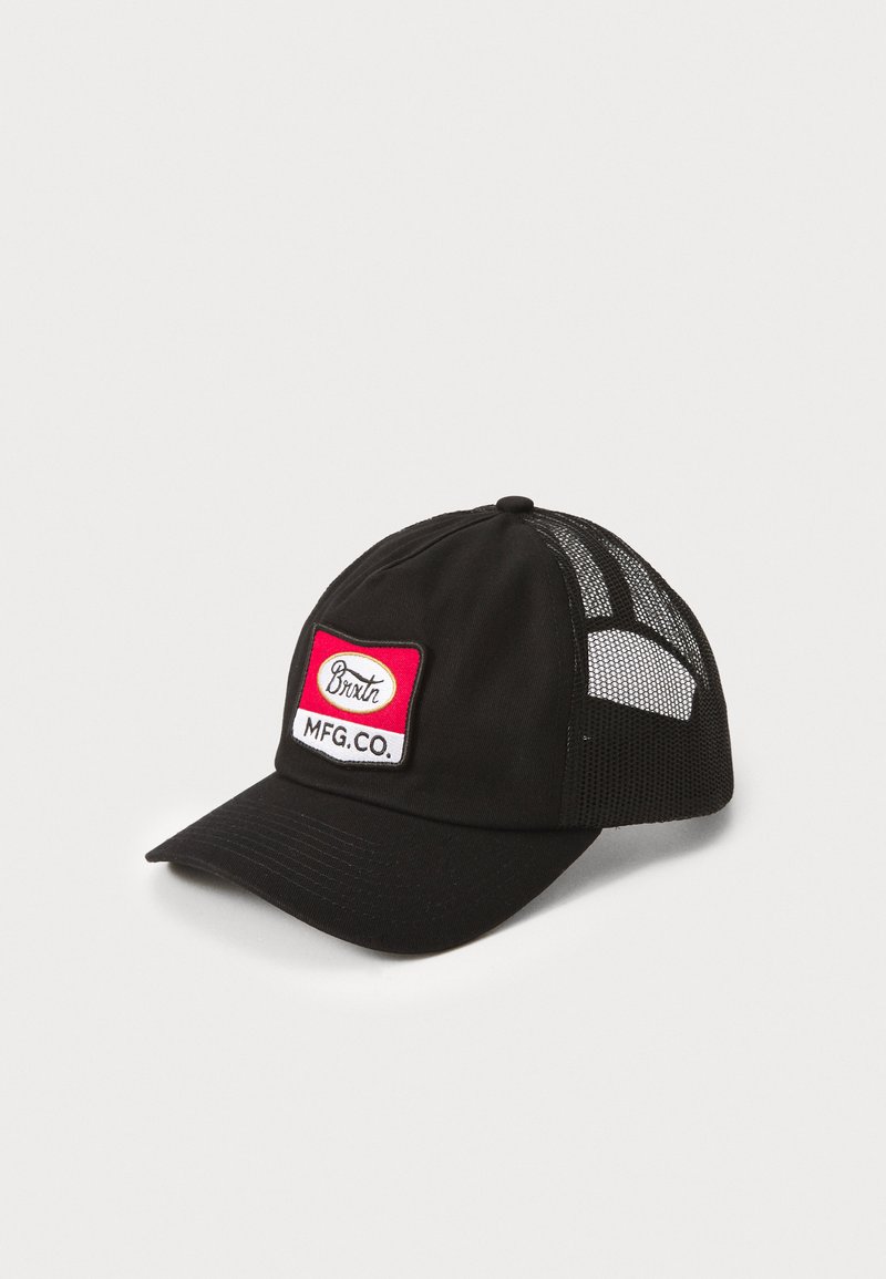 Casquette noire avec panneaux latéraux en mesh ; présente un patch brodé rouge et blanc avec "Brust MFG. CO." à l'avant. Fermeture arrière ajustable.