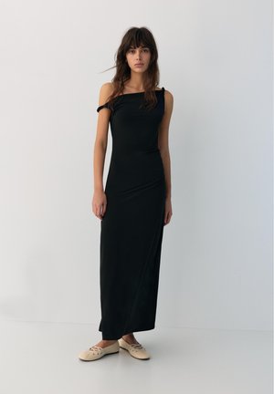 PULL&BEAR ASYMMETRIC - MIDI DRESS - Vestito casual - black