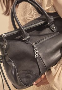 Next WASHED GRAB - Rankinė - black