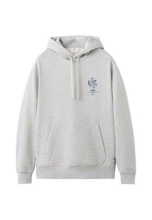 Sudadera con capucha de color gris claro con bolsillo delantero y un pequeño gráfico azul de dos personas sentadas y texto en el lado izquierdo del pecho.