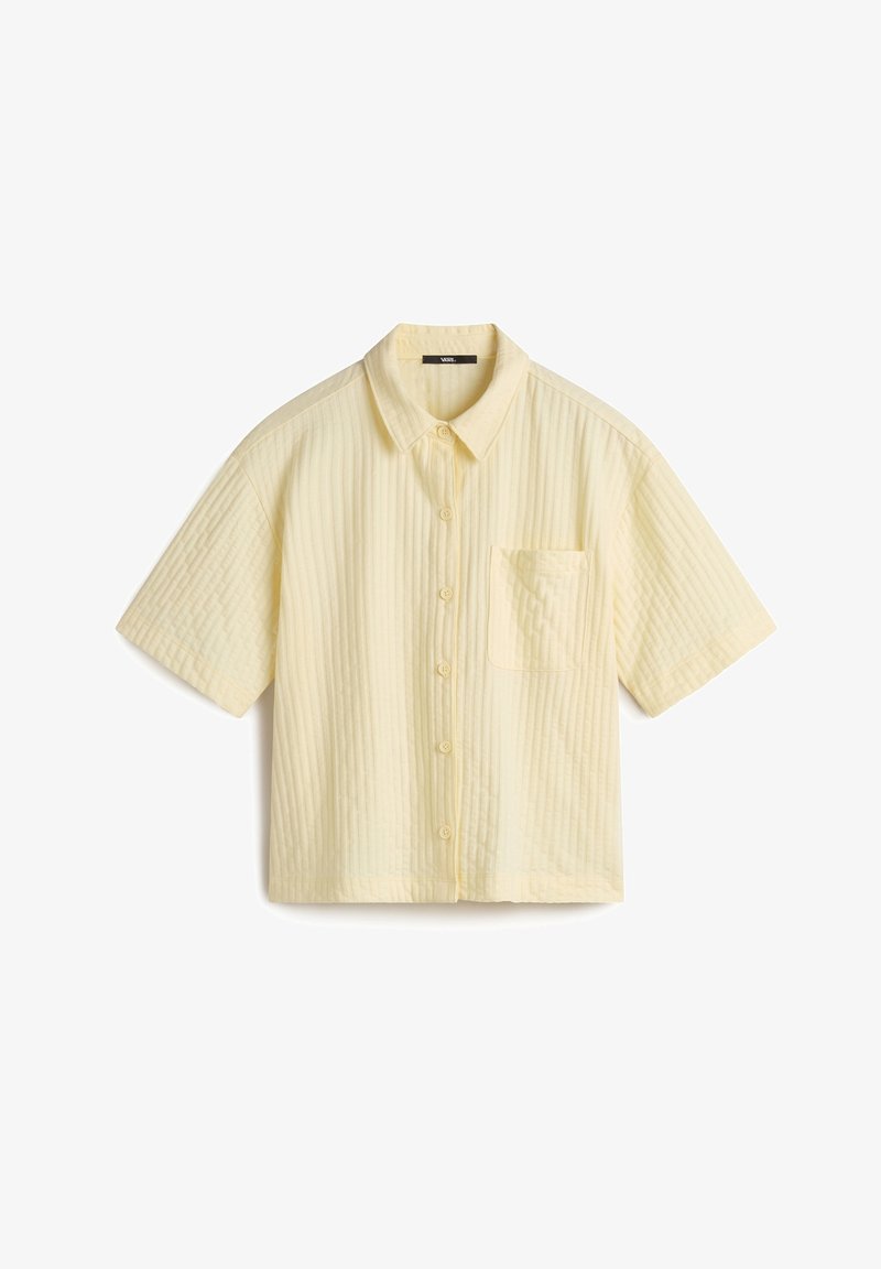 Chemise à manches courtes jaune clair avec boutonnage frontal, poche plaquée et motif vertical texturé. Tissu léger en coton ou similaire.