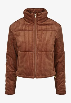 Pruunist karedast puuvillast jakk kõrge kraega, ees lukuga ja volüümika disainiga. Omab vertikaalset soonikut ja aktsentmetallist detaile varrukatel.