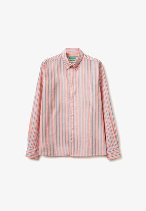 Heren overhemd met lange mouwen en knopen, met roze, witte en blauwe verticale strepen en een geknoopte kraag op een witte achtergrond.