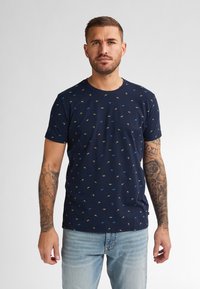 Petrol Industries - ALL-OVER PRINT GULFCREST - Print T-shirt - navy blue Thumbnail Image 1