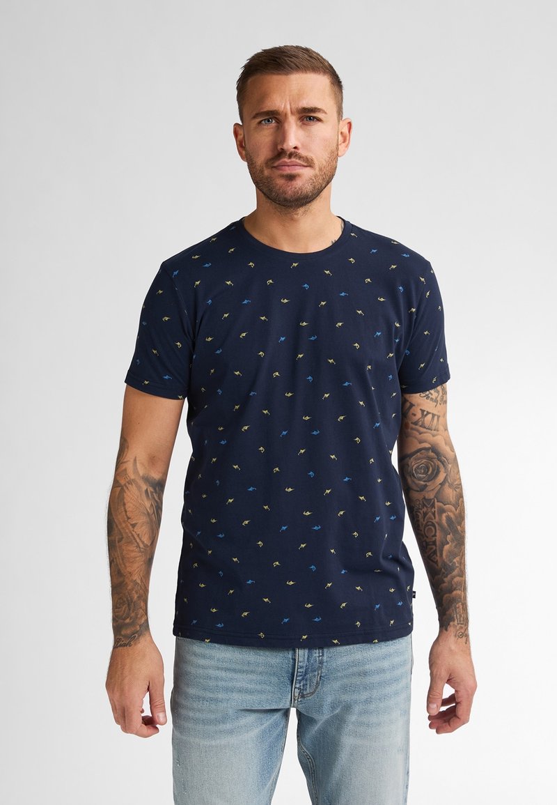 Petrol Industries - ALL-OVER PRINT GULFCREST - Print T-shirt - navy blue, Enlarge
