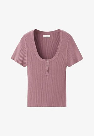 Priedušný krátky rukáv mauve pletený top s výstrihom do U a tromi malými gombíkmi na prednej listovej časti.