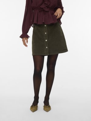 Vero Moda VMETTA SHORT SKATER - Saia evasé - forest night