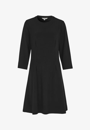 Sort knælængde kjole med trekvartærmer, rund halsudskæring og en let udvidet nederdel lavet af glat stof.