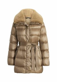 Beige gewatteerde jas met een nepbontkraag, een ceintuur in de taille, ritszakken en een gecapitonneerde textuur. Zachte stof met een glanzende afwerking.