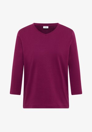 Haut à col en V et manches trois-quarts en mélange de coton bordeaux profond, avec une texture lisse et une coupe régulière. Étiquette de marque "CECI" au niveau du col.