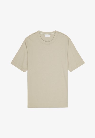 Beige bomulds t-shirt med rund hals, korte ærmer og lige kant nederst. Glat tekstur og minimalistisk design.