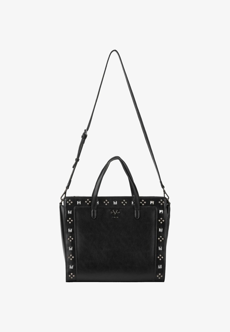 Zwarte leren schoudertas met dubbele handvatten, verstelbare schouderriem en zilverkleurige metalen studs langs de randen en op het voorvak.