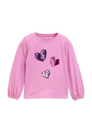 Langärmliges, pinkes Hemd mit elastischen Bündchen, das auf der Vorderseite drei Paillettenherzen in Lila- und Pinktönen zeigt. Weiches Baumwollmaterial.