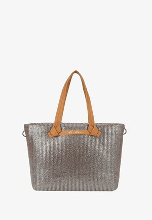 Bolso tote plateado brillante con textura, asas de cuero marrón claro y un pequeño logo "fritzi" en el centro frontal.