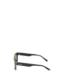 Zielono-czarne okulary przeciwsłoneczne o prostokątnym kształcie, charakteryzujące się matową teksturą i logo na zauszniku. Ciemno przyciemnione soczewki.