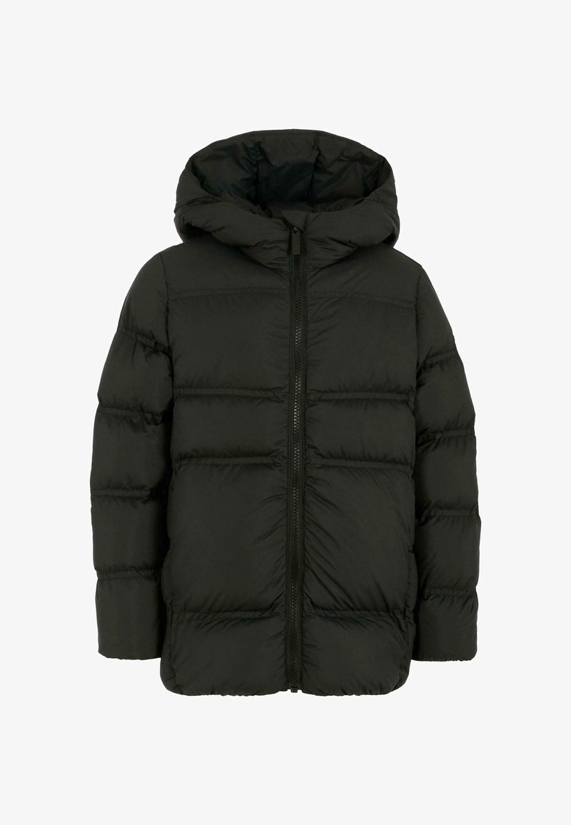 Czarna kurtka puchowa z zamkiem błyskawicznym z przodu i przyszywanym kapturem, z poziomymi wyprofilowaniami zapewniającymi izolację.