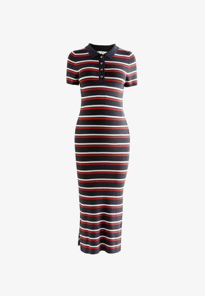 Robe midi rayée côtelée bleu marine, avec des rayures horizontales rouges, blanches et grises, manches courtes et col à boutons.