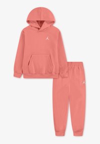 Unselected, pink gaze